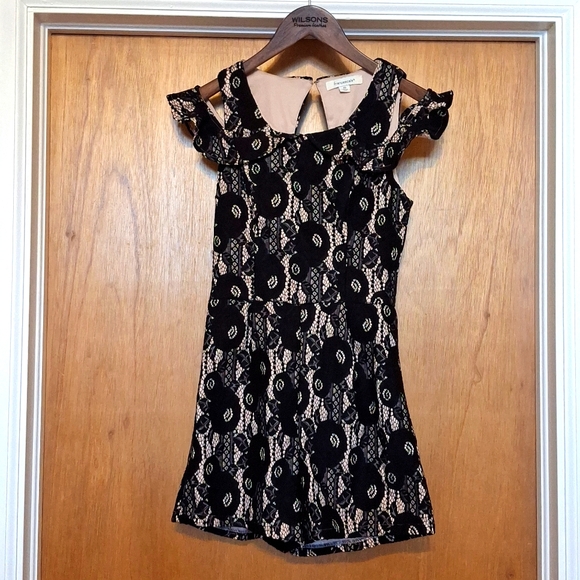 Francesca's Collections Pants - Lace Cold Shoulder Romper